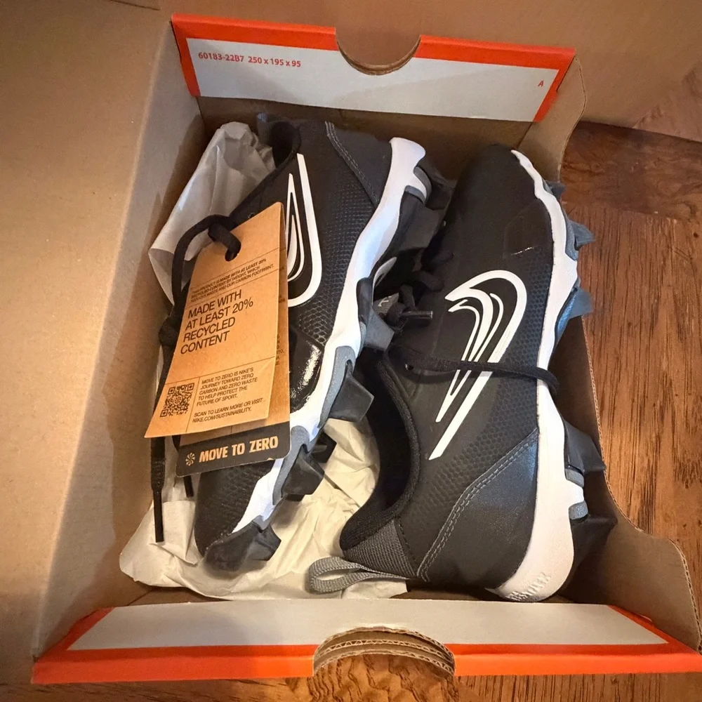 Brand New Boys Nike Cleats Baseball